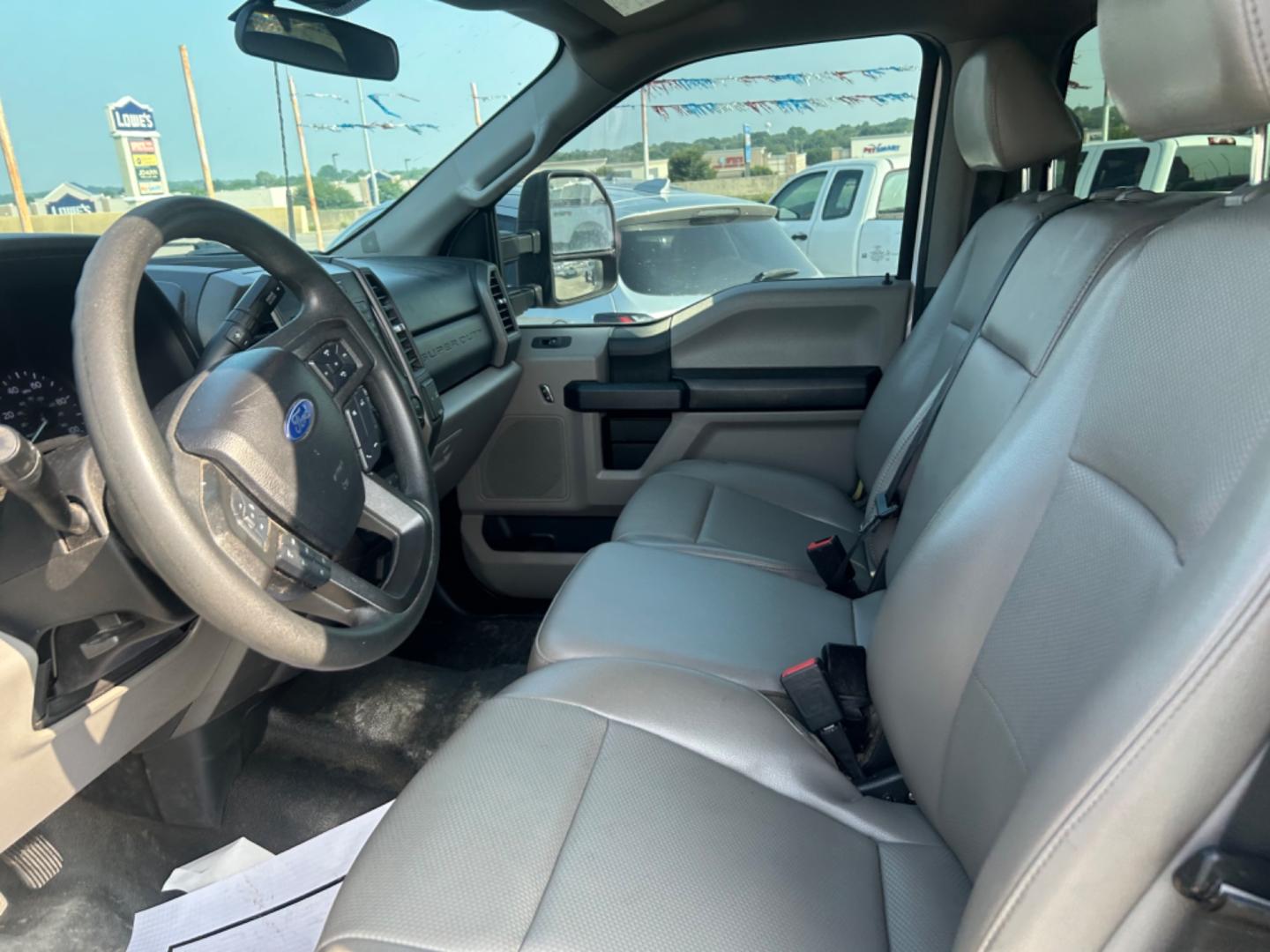 2021 White /Grey Ford F-250 SD King Ranch Crew Cab 4WD (1FT7W2B66ME) with an 6.2L V8 OHV 16V engine, 6A transmission, located at 1687 Business 35 S, New Braunfels, TX, 78130, (830) 625-7159, 29.655487, -98.051491 - Photo#10